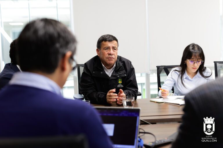 Alcalde Miguel Peña se reunió con Ministra Javiera Toro para revisar proyecto APR de San Ramón Sur