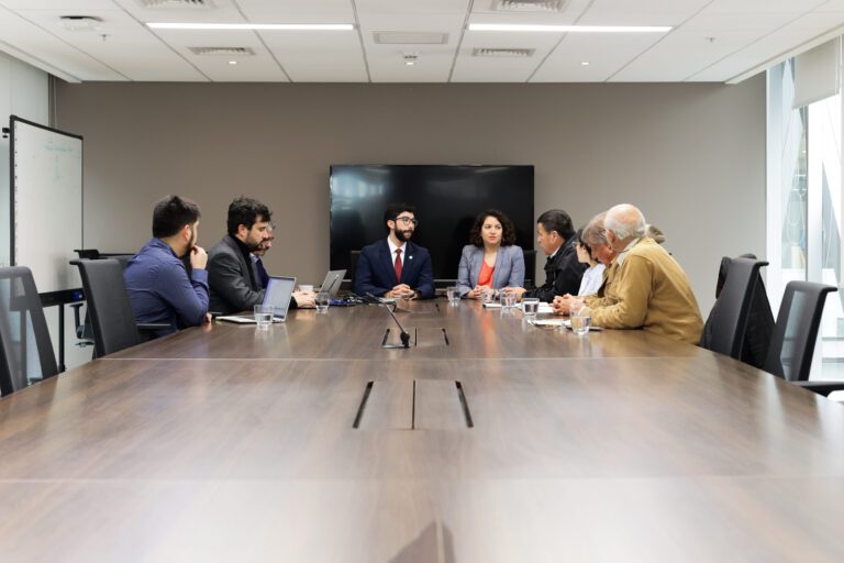 Alcalde Miguel Peña se reunió con Ministra Javiera Toro para revisar proyecto APR de San Ramón Sur