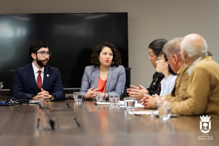 Alcalde Miguel Peña se reunió con Ministra Javiera Toro para revisar proyecto APR de San Ramón Sur