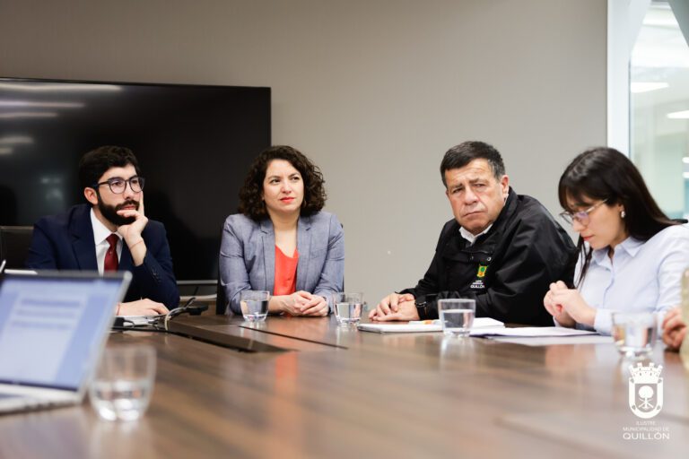 Alcalde Miguel Peña se reunió con Ministra Javiera Toro para revisar proyecto APR de San Ramón Sur