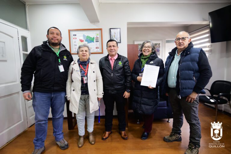 Firmar el decreto que hace acreedoras de recursos frescos a sus unidades vecinales