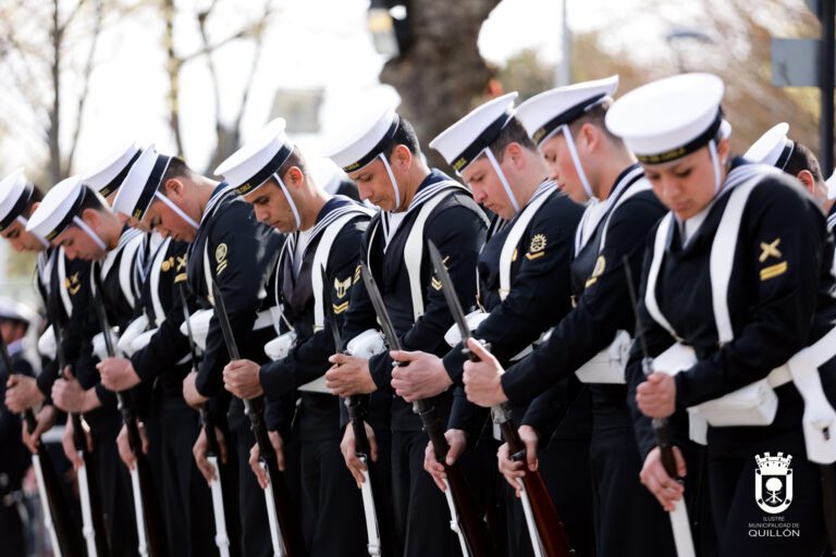 Más de 5.000 personas desfilaron en homenaje a los 214 años de la junta de gobierno