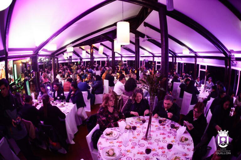 Feriantes de Quillón recibieron reconocimiento en celebración de su día
