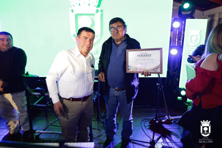 Feriantes de Quillón recibieron reconocimiento en celebración de su día