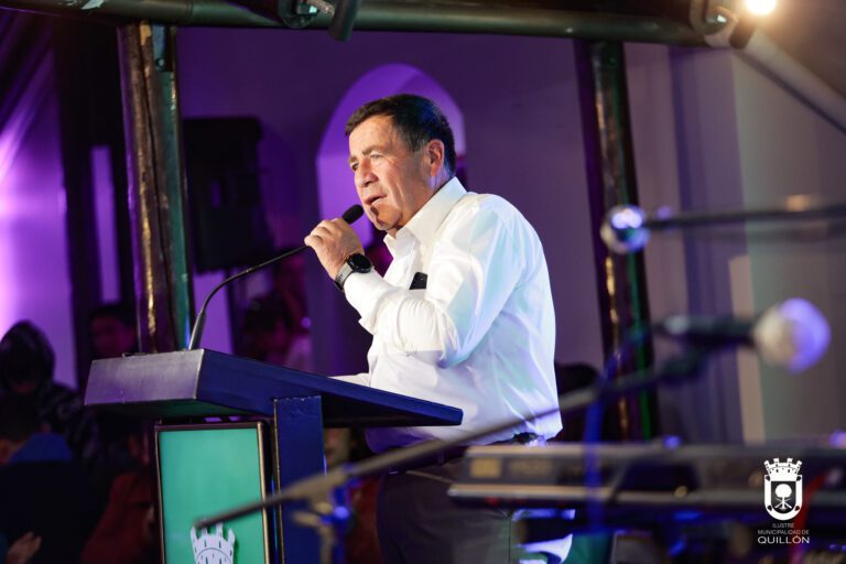 Feriantes de Quillón recibieron reconocimiento en celebración de su día