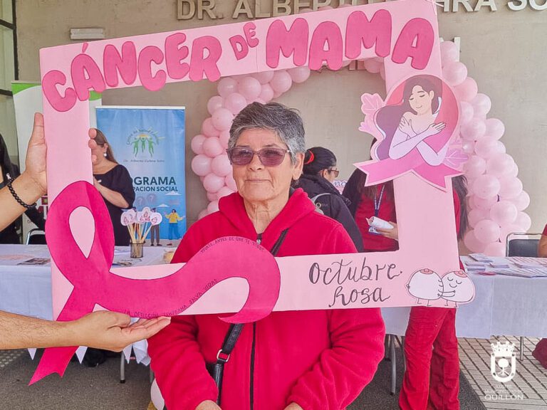 Profesionales del CESFAM y la OMM realizaron difusión sobre la prevención del cáncer de mama