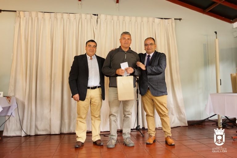 Asistentes de la educación celebraron su día con premiaciones y música