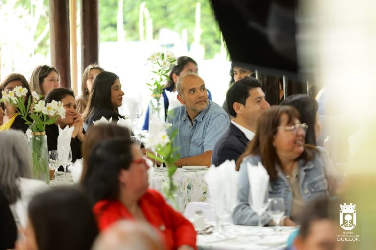 Asistentes de la educación celebraron su día con premiaciones y música