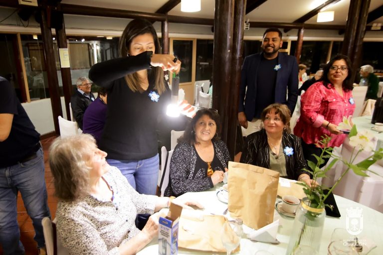Personas mayores del CVT de Quillón celebraron los dos años del conjunto