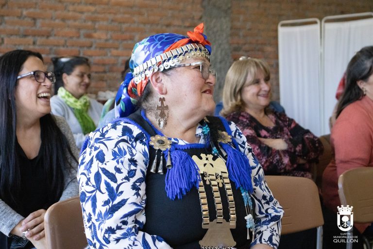 Quilloninas aprendieron de cosmovisión mapuche con taller de joyería ancestral