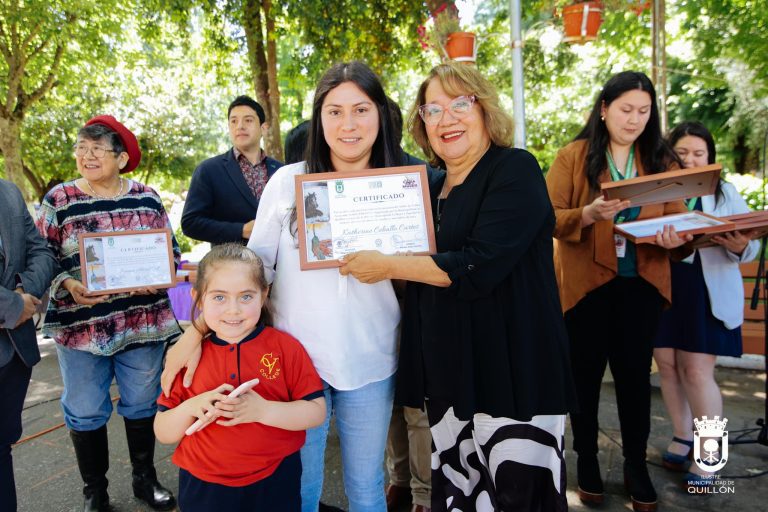 70 mujeres de Quillón se certificaron en técnicas de vellón y arpillera