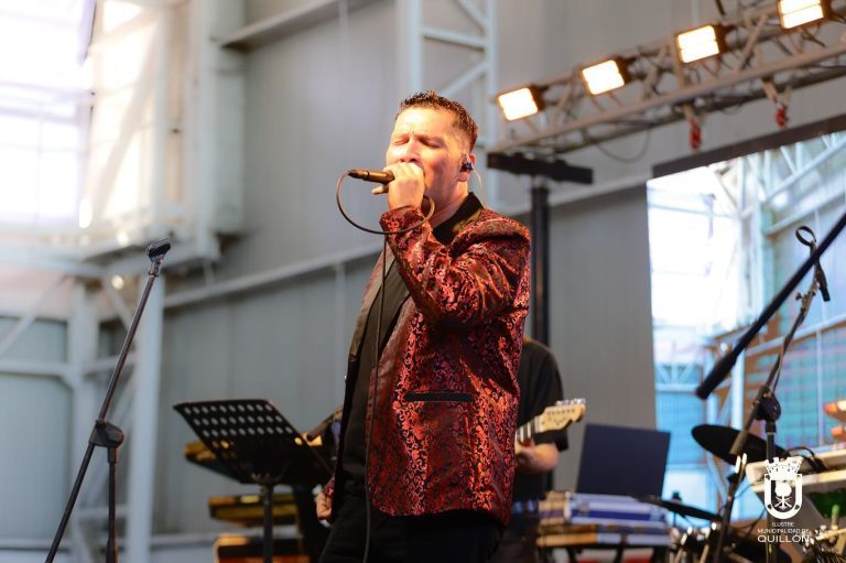 Con cotillón y música tropical se celebraron los “AÑOS DORADOS” EN Quillón