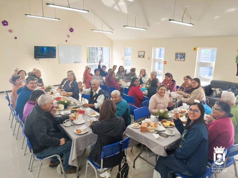 Personas mayores de la Mesa de la Mujer Rural de Quirihue llegaron hasta Quillón, para participar de un encuentro de “Interacción Social”