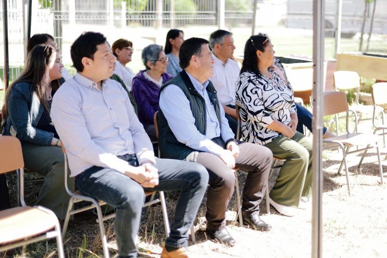 Vecinos de Portal del Valle recibieron insumos de vermicompostaje para implementar en su sector