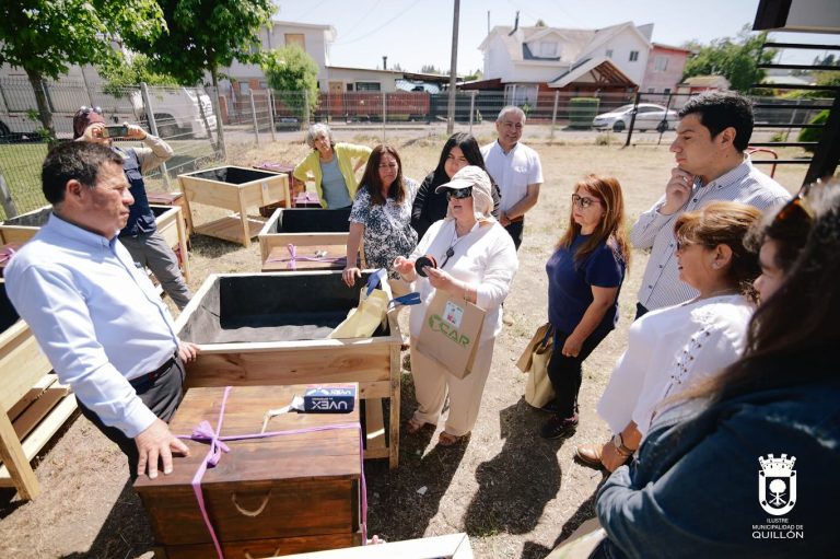 Vecinos de Portal del Valle recibieron insumos de vermicompostaje para implementar en su sector