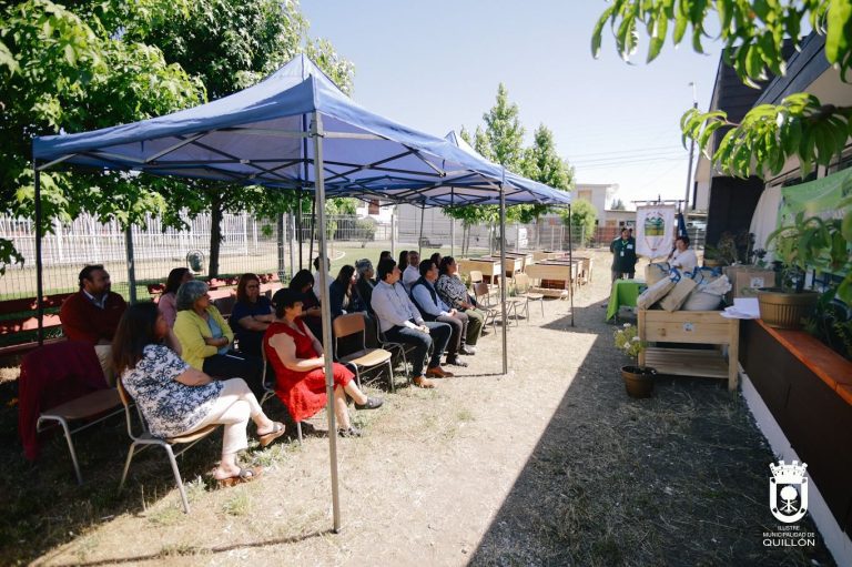 Vecinos de Portal del Valle recibieron insumos de vermicompostaje para implementar en su sector