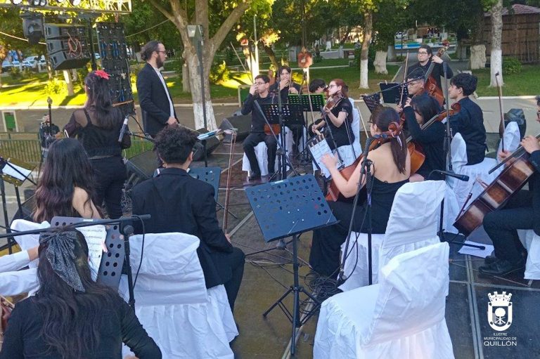 Orquesta Cuerdas para Lota deleitó con sus acordes a quilloninos y visitantes