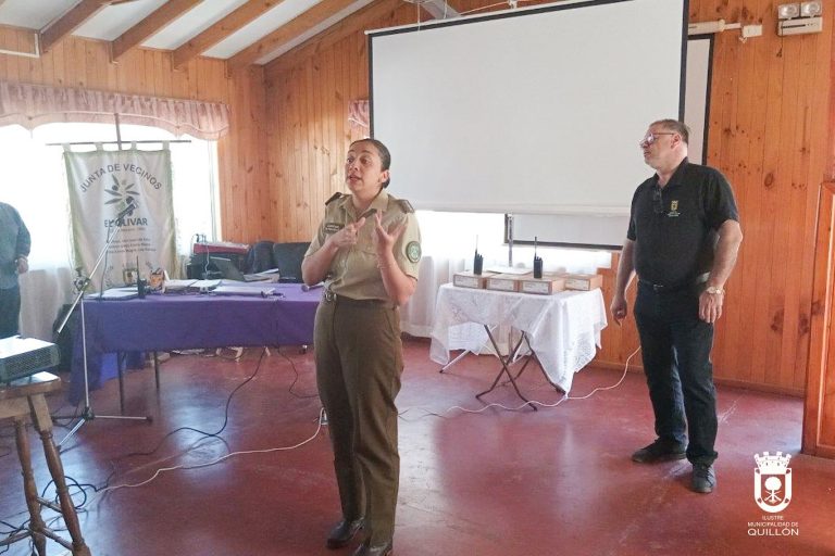 Vecinos de El Olivar recibieron aparatos de radiocomunicación para aumentar seguridad en su sector