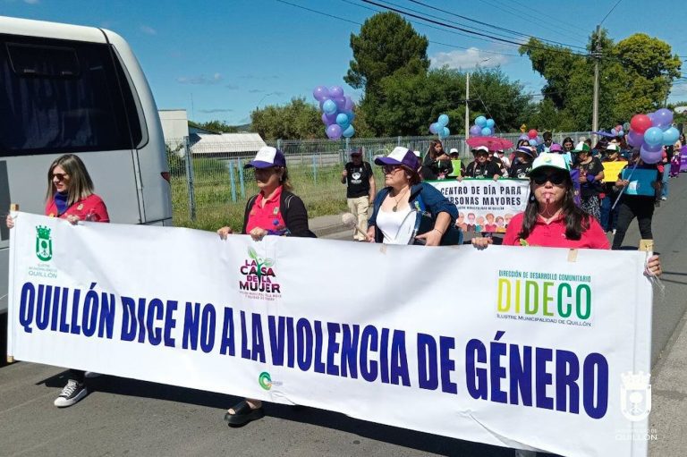 Quilloninos y quilloninas marcharon por la Eliminación de la Violencia contra la Mujer