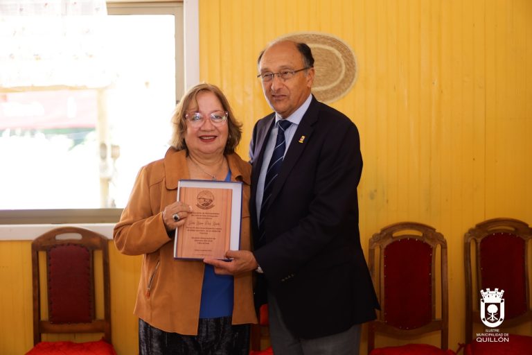 Alcalde Miguel Peña y concejala Miriam Pérez recibieron reconocimientos en su despedida de la Asociación del Valle del Itata
