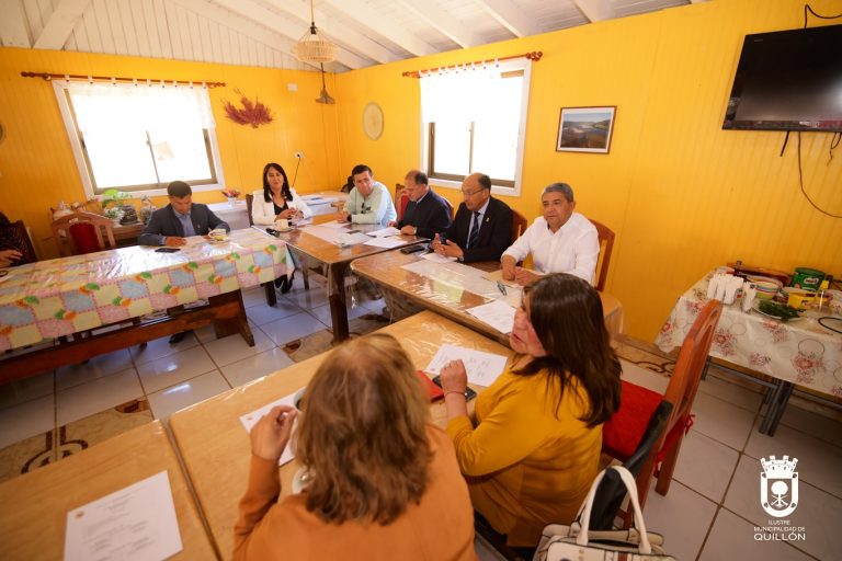 Alcalde Miguel Peña y concejala Miriam Pérez recibieron reconocimientos en su despedida de la Asociación del Valle del Itata