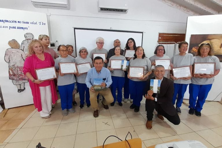 Adultos mayores de Quillón lanzaron libro que recopila la historia de Coyanco