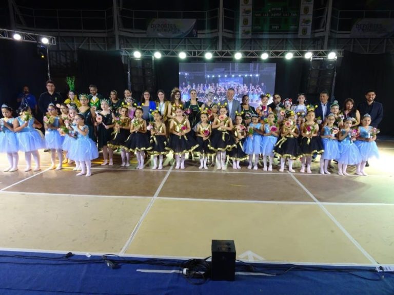 Alumnos de la Escuela Municipal de Ballet dieron muestra de su talento en gala de cierre de año