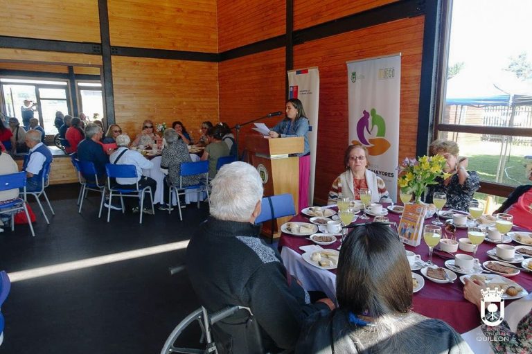 Adultos mayores de Quillón y El Carmen protagonizaron el Primer Encuentro Regional de CVT