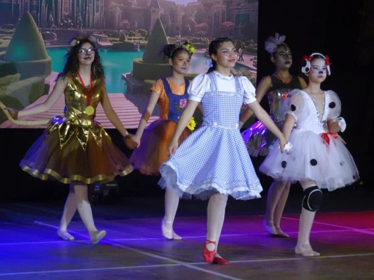 Alumnos de la Escuela Municipal de Ballet dieron muestra de su talento en gala de cierre de año