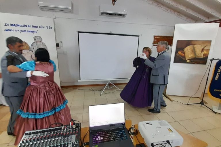 Adultos mayores de Quillón lanzaron libro que recopila la historia de Coyanco