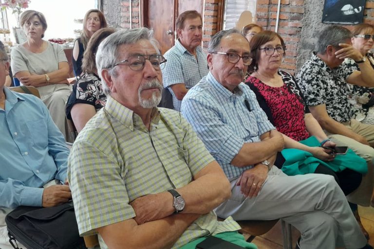Adultos mayores de Quillón lanzaron libro que recopila la historia de Coyanco