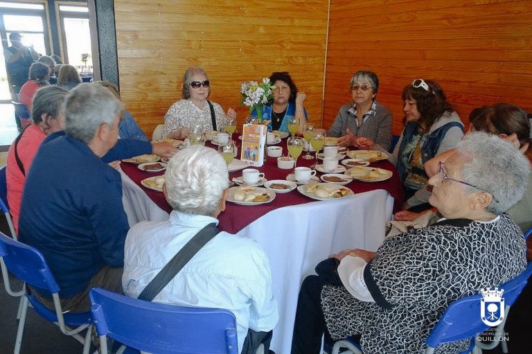 Adultos mayores de Quillón y El Carmen protagonizaron el Primer Encuentro Regional de CVT