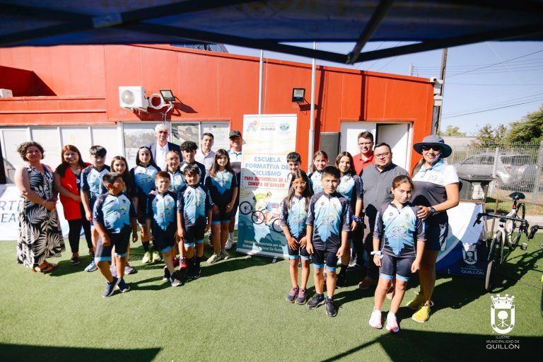 Atletas del Club Triatlón Quillón recibieron equipamiento e indumentaria para su desarrollo deportivo
