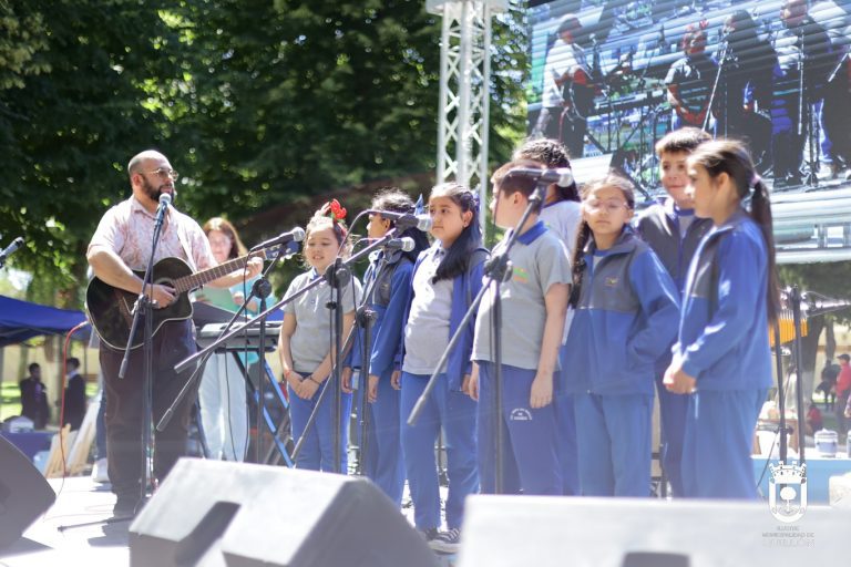 Estudiantes de Quillón sacaron a relucir todo su talento en la Expo Daem 2024