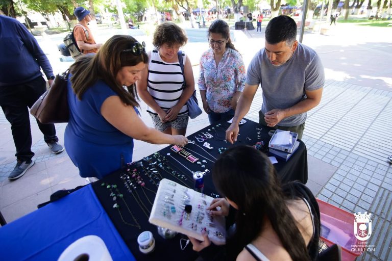 Agrupaciones de Quillón y Chillán realizaron el tradicional Trafkintu en la plaza cívica