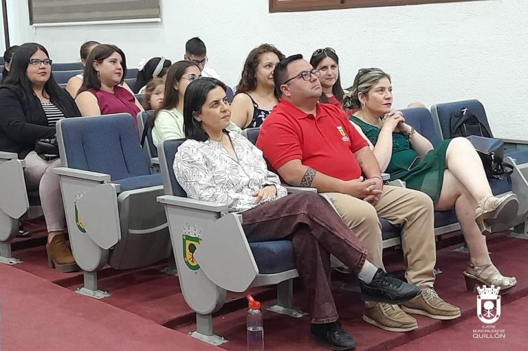 Trabajadores quilloninos realizaron curso de Inglés para mejorar sus competencias laborales
