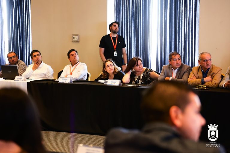 De visita en Chillán, el alcalde Felipe Catalán llegó hasta el Gran Hotel Isabel Riquelme, para participar de la Jornada Gobierno Regional y Municipalidades de Ñuble