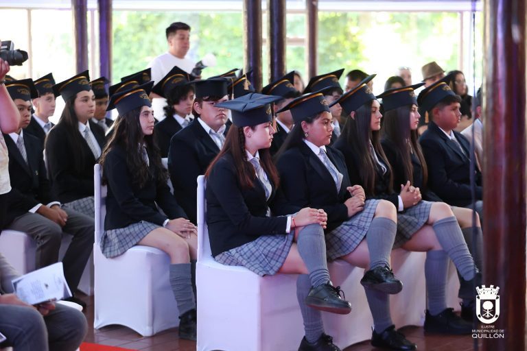 El complejo turístico Sol de Quillón fue el lugar escogido para realizar la licenciatura de 22 alumnos de Octavo Año Básico de la escuela Puerto Los Frutales de Coyanco.