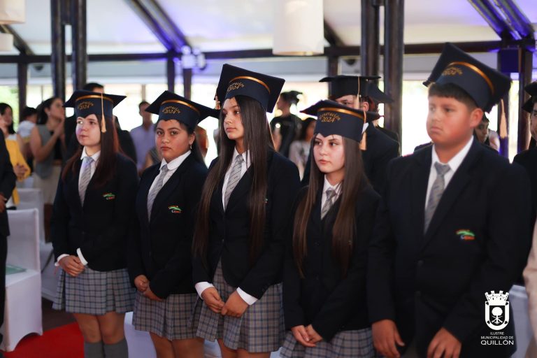 El complejo turístico Sol de Quillón fue el lugar escogido para realizar la licenciatura de 22 alumnos de Octavo Año Básico de la escuela Puerto Los Frutales de Coyanco.