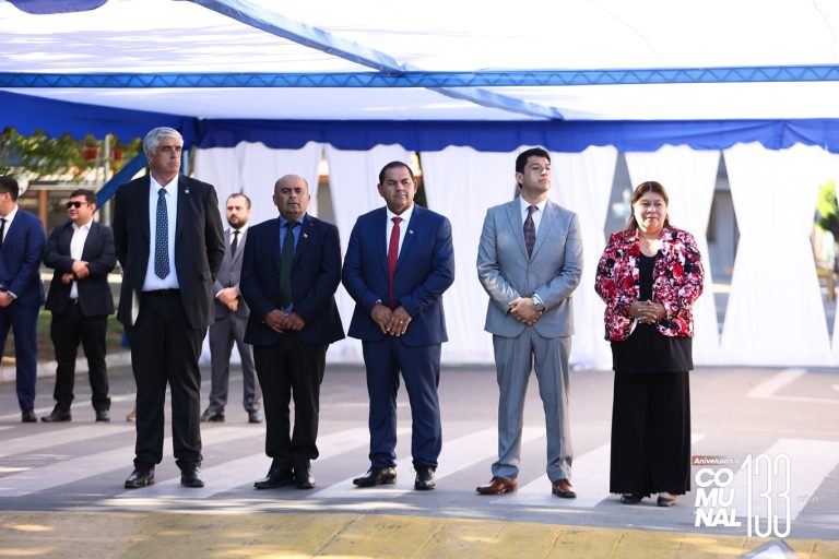 Funcionarios de la Educación entregaron un emotivo saludo a las autoridades en el 133° Aniversario de Quillón