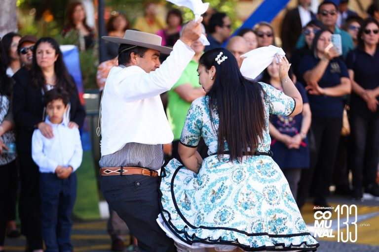 Funcionarios de la Educación entregaron un emotivo saludo a las autoridades en el 133° Aniversario de Quillón