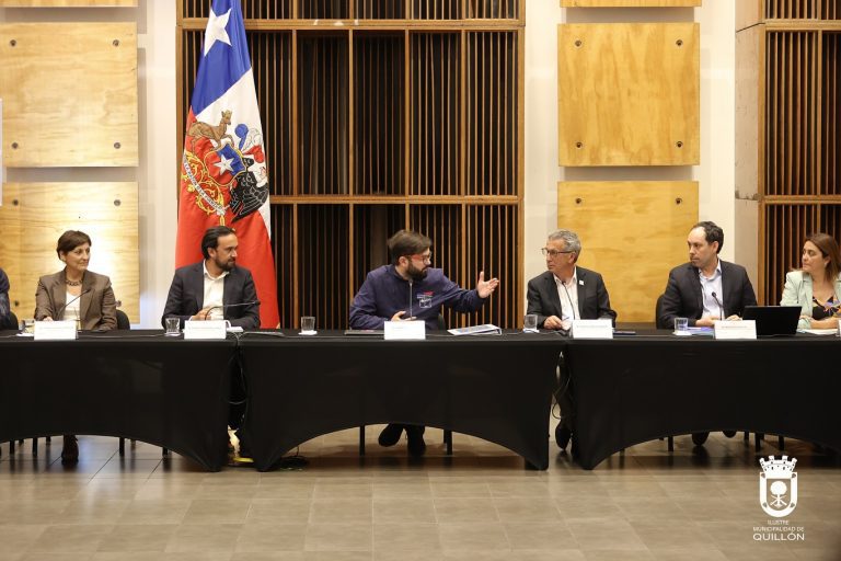 El alcalde Felipe Catalán, junto a sus homólogos ñublensinos, participó de reuniones con el Presidente de la República, Gabriel Boric