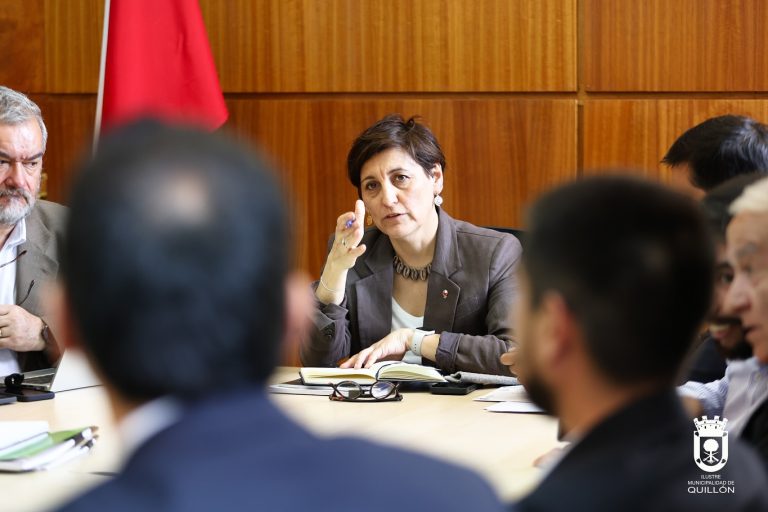 El alcalde Felipe Catalán, junto a sus homólogos ñublensinos, participó de reuniones con el Presidente de la República, Gabriel Boric