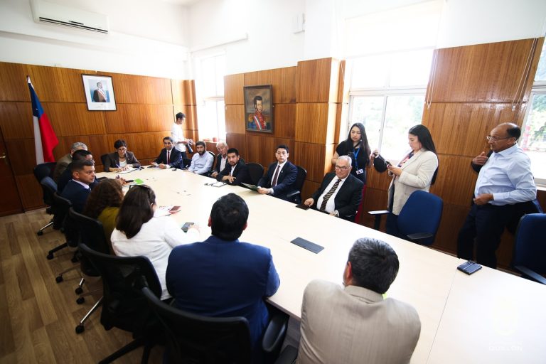 El alcalde Felipe Catalán, junto a sus homólogos ñublensinos, participó de reuniones con el Presidente de la República, Gabriel Boric