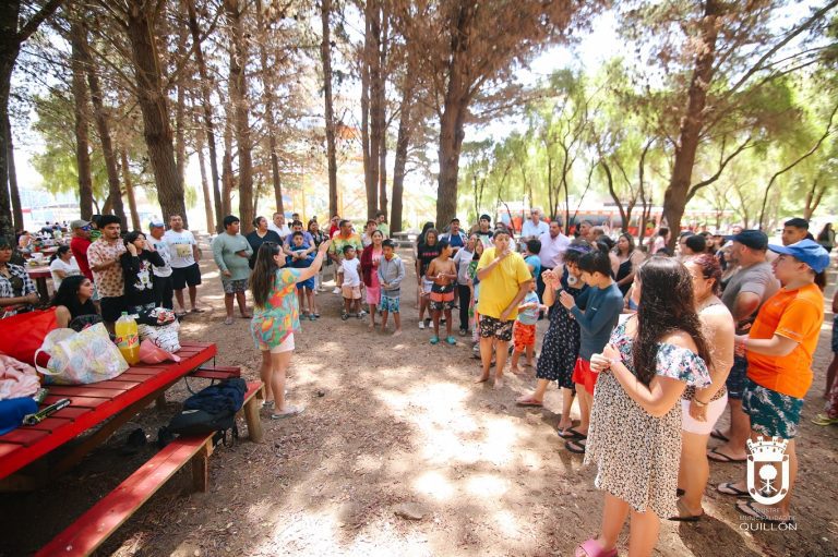 La Dirección de Desarrollo Comunitario (DIDECO) en colaboración con el Parque Acuático Antu entregaron jornada de esparcimiento como un ejemplo de trabajo conjunto entre el sector público y privado