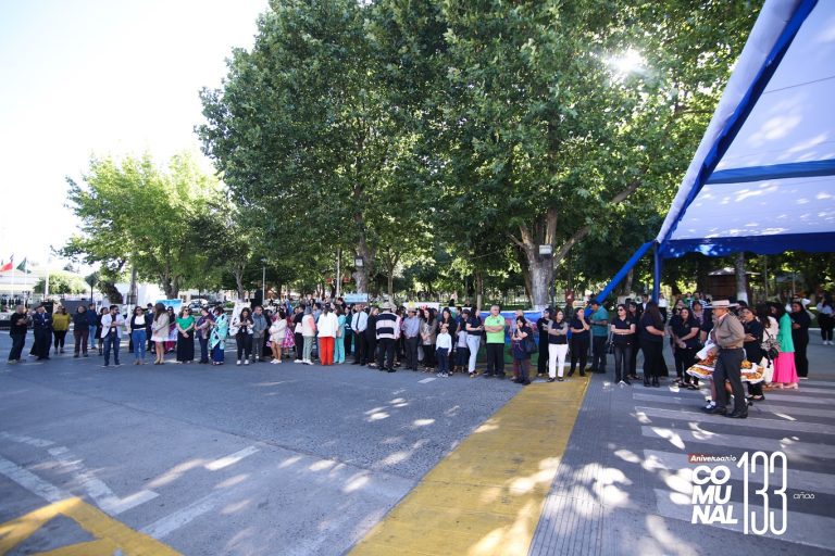 Funcionarios de la Educación entregaron un emotivo saludo a las autoridades en el 133° Aniversario de Quillón