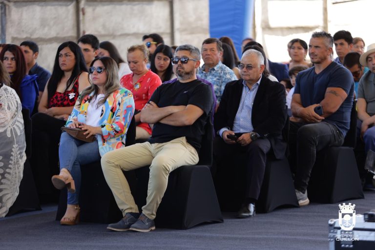 Como héroes fueron recibidos los 22 alumnos de octavo año, para recibir sus respectivos certificados de egreso.