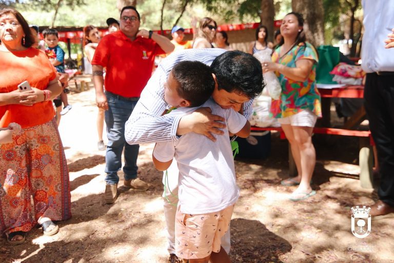 La Dirección de Desarrollo Comunitario (DIDECO) en colaboración con el Parque Acuático Antu entregaron jornada de esparcimiento como un ejemplo de trabajo conjunto entre el sector público y privado