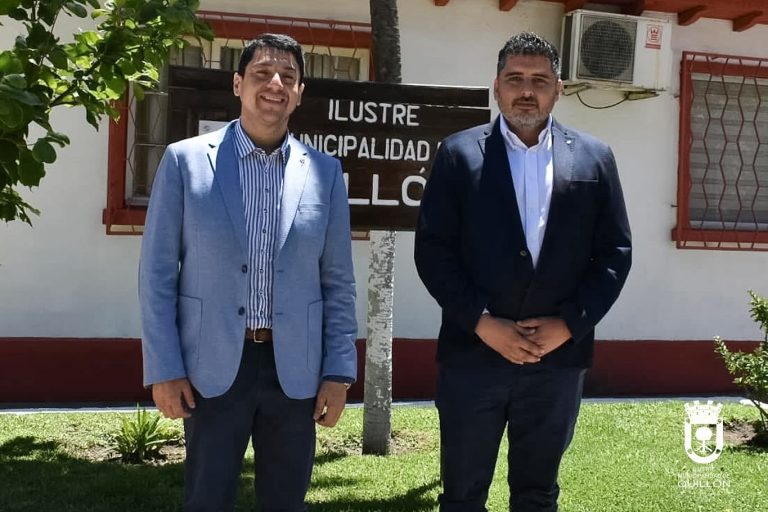 El Seremi de Obras Públicas, Freddy Jelves, visitó al alcalde Felipe Catalán en un encuentro protocolar que marcó el inicio de un trabajo conjunto orientado a abordar las principales necesidades de la comuna en diversas áreas.