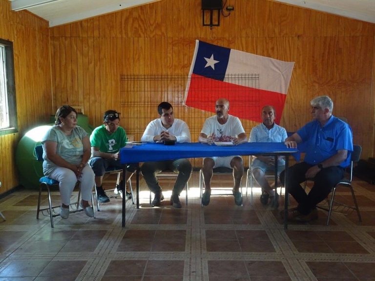 Vecinos de santa Ana de Caimaco se reúnen para tratar temas comunitarios y planificar la Fiesta del Pastel de Choclo